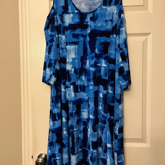 Susan Graver Cold Shoulder Liquid Knit Dress. 36”L Pit -Pit 17” BL 40 1/2” - Picture 3 of 4